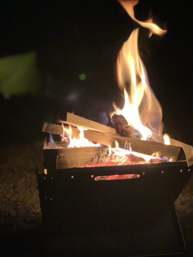 夜の焚火